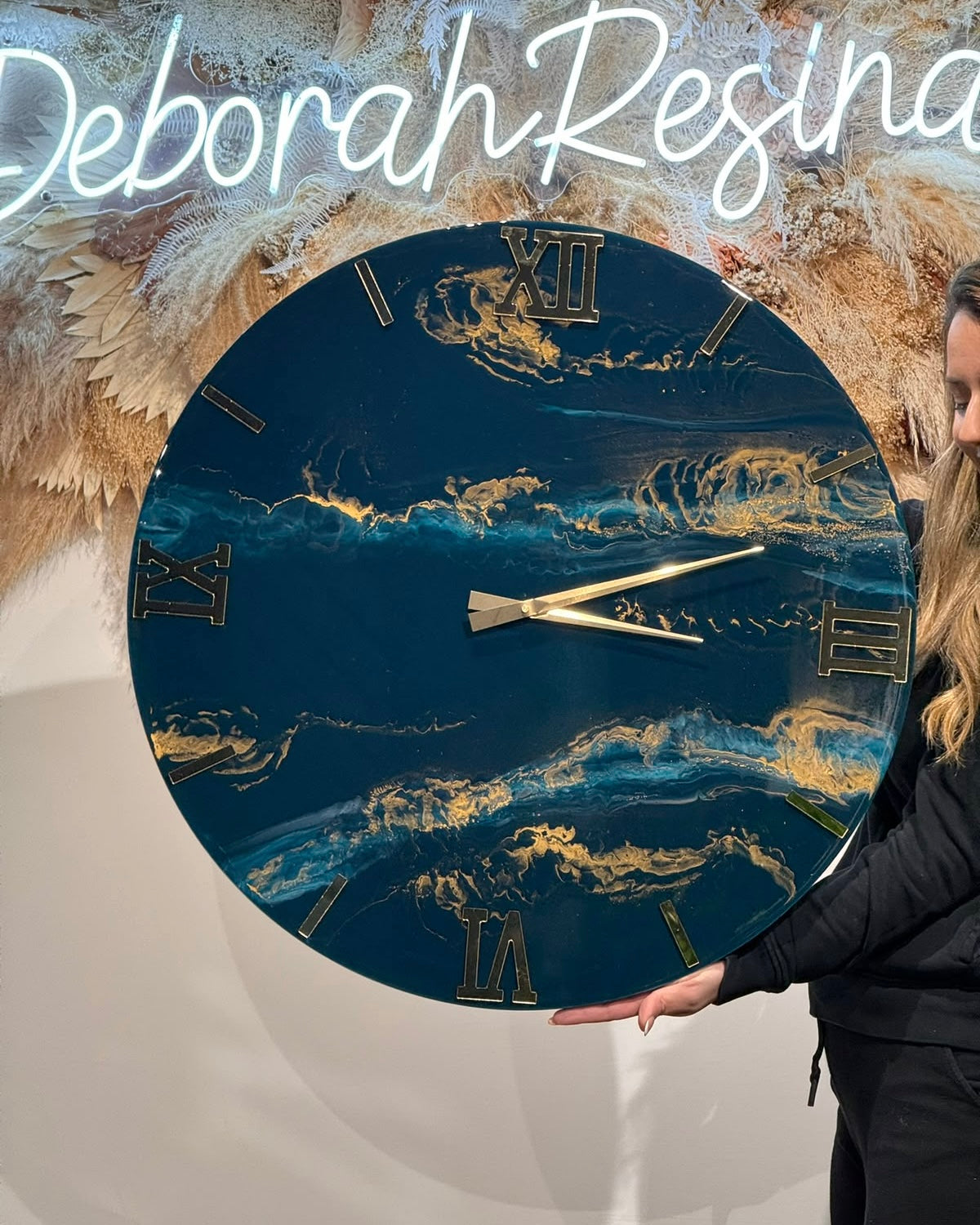Orologio da parete in resina verde Ottanio con sfumature oro o argento