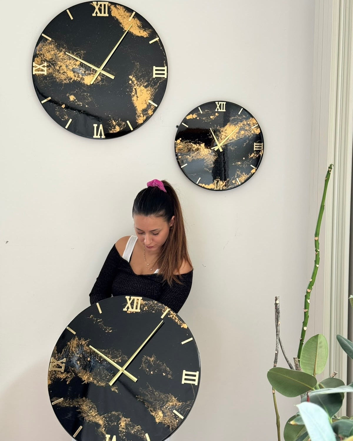 Orologio da parete in resina effetto marmo nero e oro