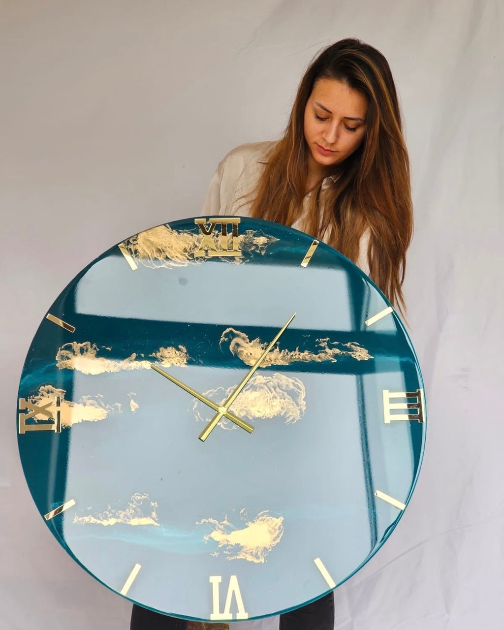 Orologio da parete in resina verde Ottanio con sfumature oro o argento