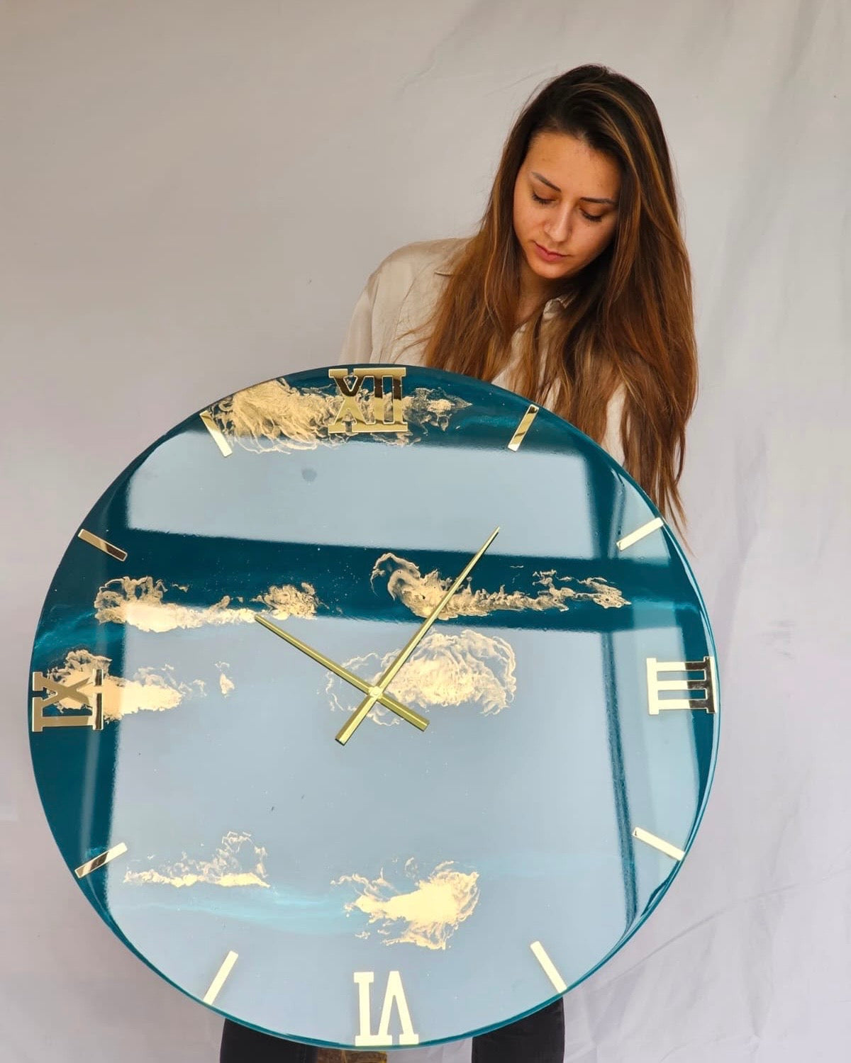 Orologio da parete in resina verde Ottanio con sfumature oro o argento