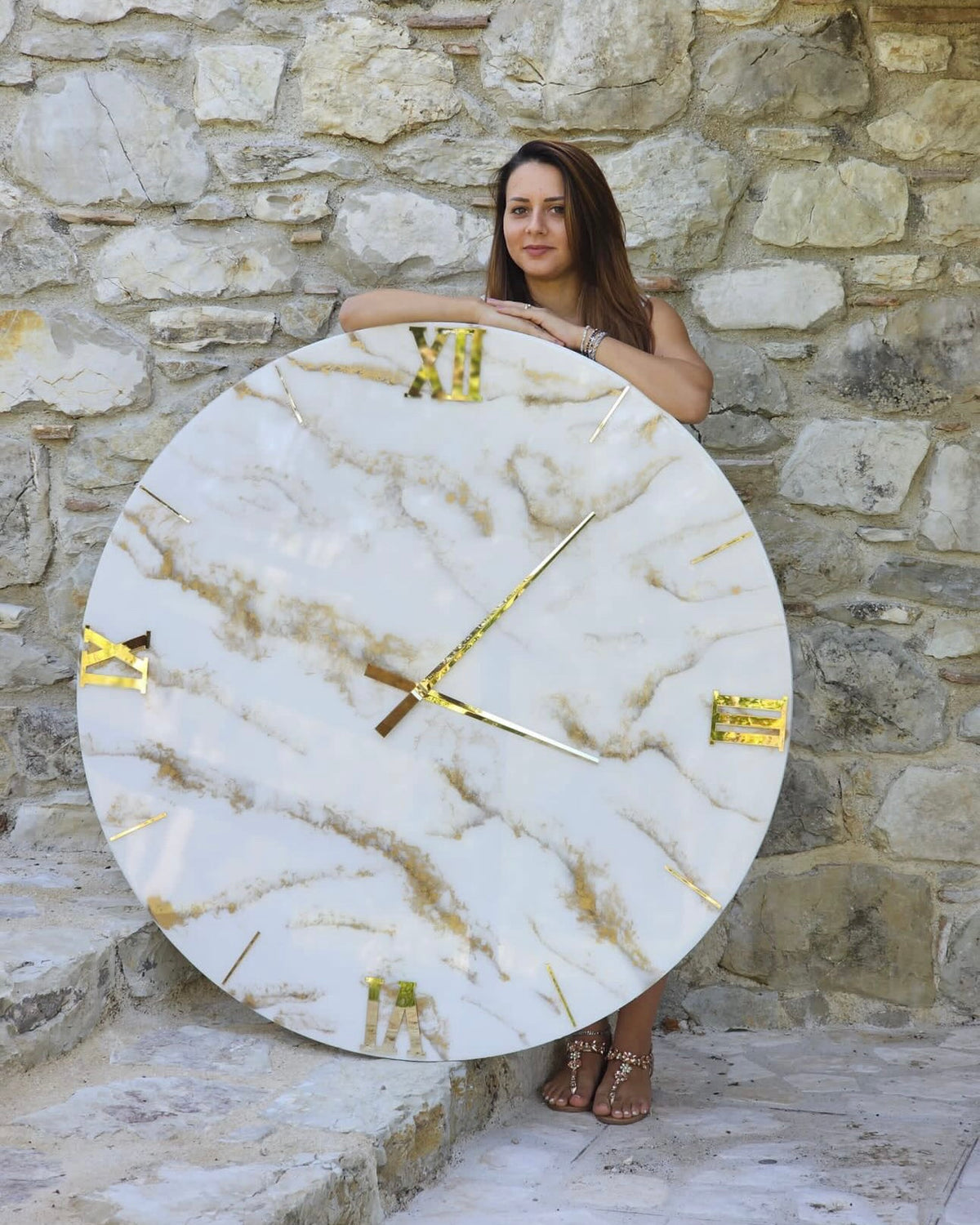 Orologio da parete in resina effetto marmo leggero