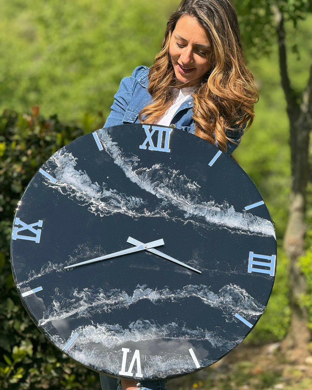 Orologio da parete in resina effetto marmo nero e argento
