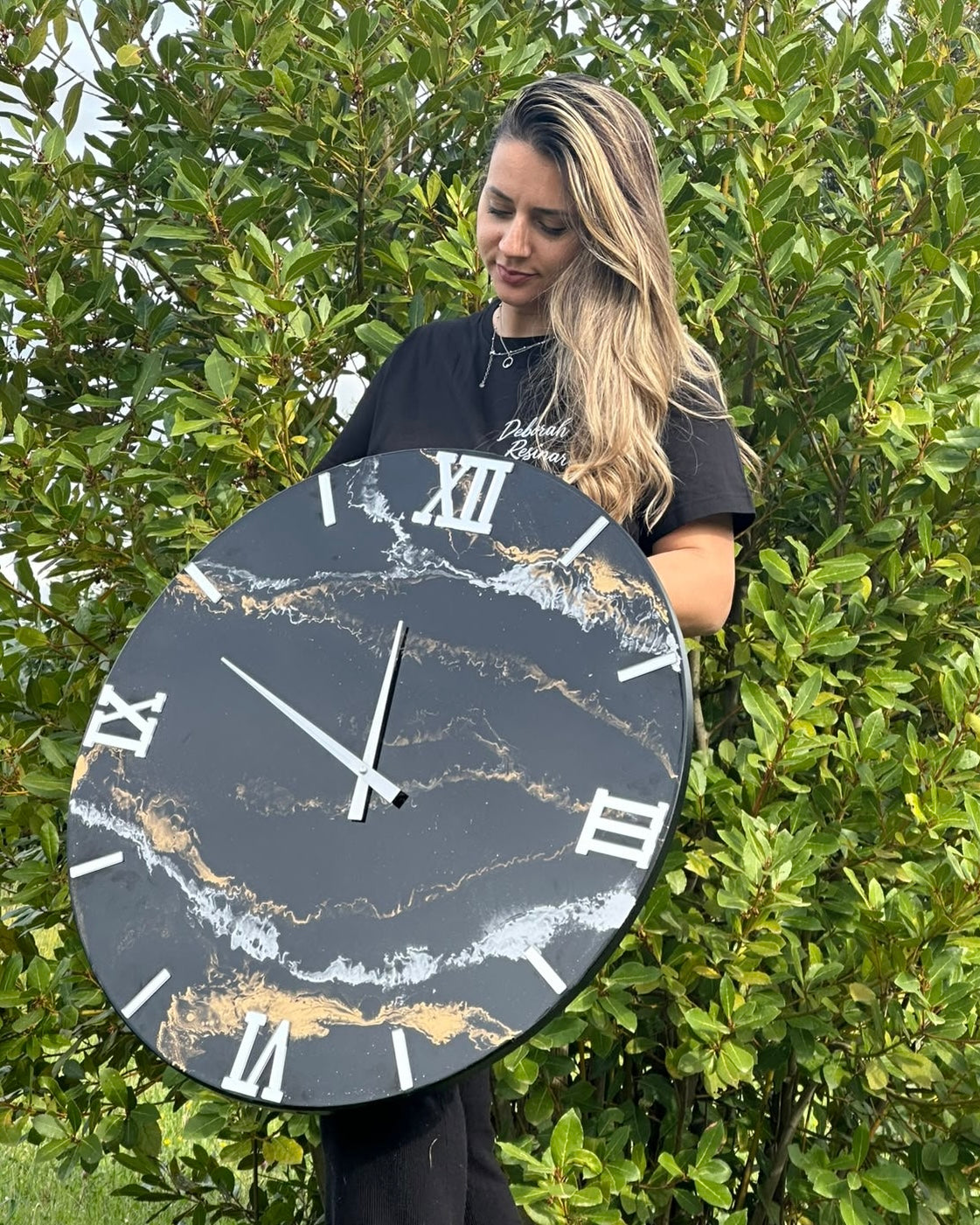 Orologio da parete in resina effetto marmo nero e oro