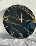 Orologio da parete in resina effetto marmo nero e oro